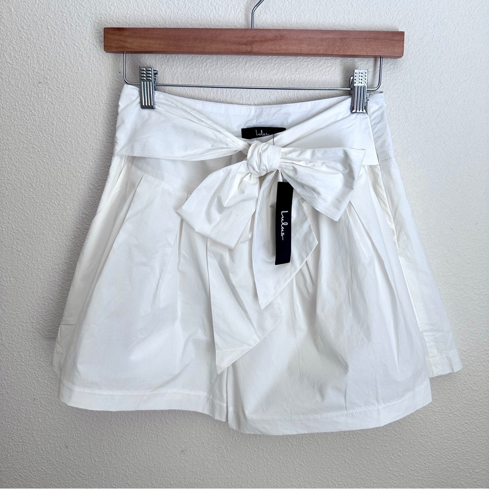Lulu's White Tie-Front Women's Shorts NWT